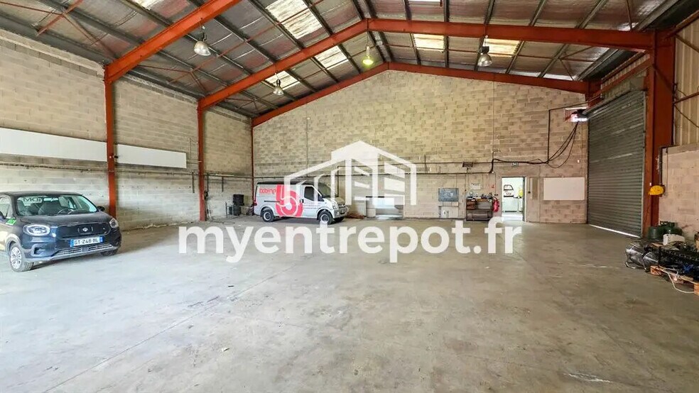 Local d’activités dans Aubagne à louer - Photo de l’immeuble – Image 3 sur 8