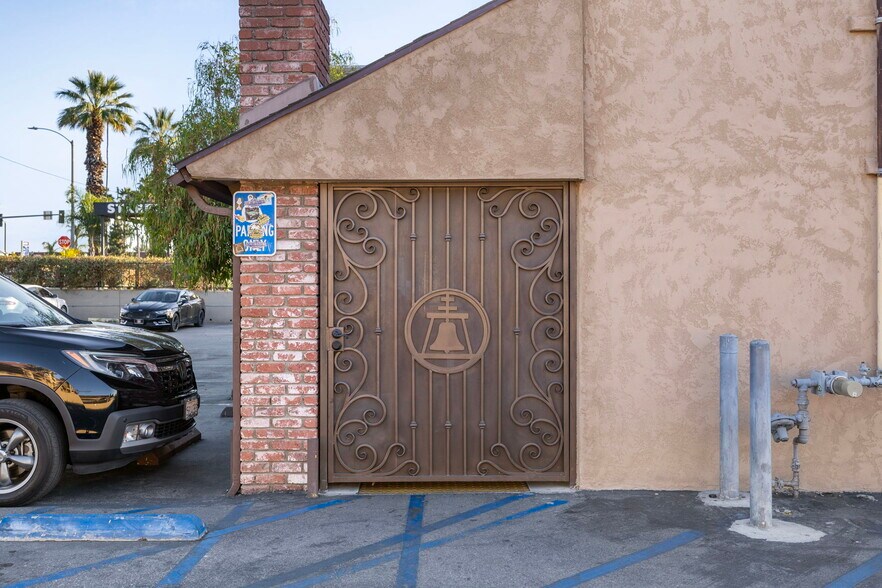 3767 Iowa Ave, Riverside, CA à vendre - Photo de l’immeuble – Image 3 sur 27