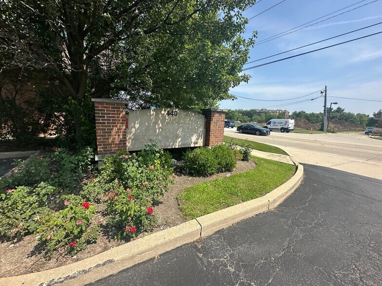 440-442 Milwaukee Ave, Lincolnshire, IL à louer - Photo de l’immeuble – Image 3 sur 13