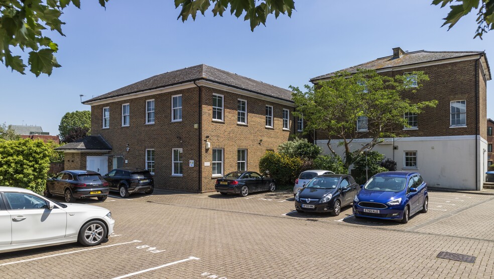 5 The Avenue, Egham à louer - Photo de l’immeuble – Image 3 sur 5
