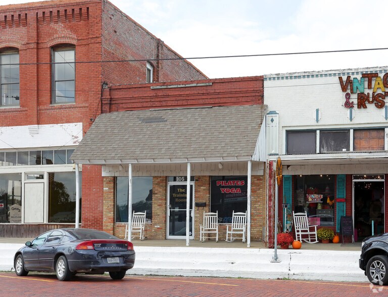 105 N 4th St, Wills Point, TX à louer - Photo de l’immeuble – Image 2 sur 15