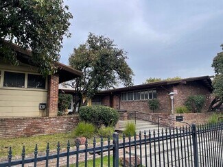 Plus de détails pour 127 E Acacia St, Stockton, CA - Bureau à vendre