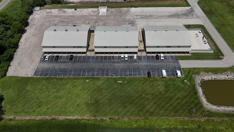 8124 Bunkum Rd, Caseyville, IL à louer - Photo de l’immeuble – Image 1 sur 7