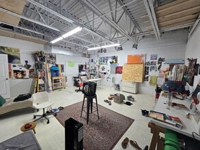 350 Scholes St, Brooklyn, NY à louer Photo intérieure– Image 2 sur 10