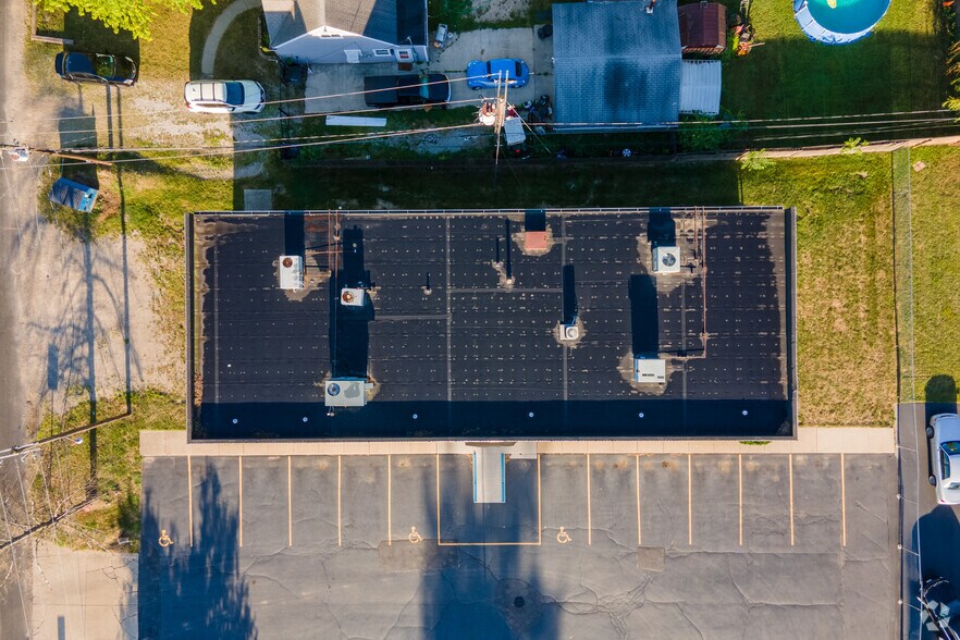 1811 N Reynolds Rd, Toledo, OH à louer - Photo de l’immeuble – Image 2 sur 3