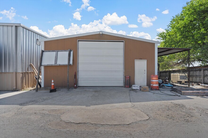 330 Elco Ln, China Spring, TX à louer - Photo de l’immeuble – Image 2 sur 27