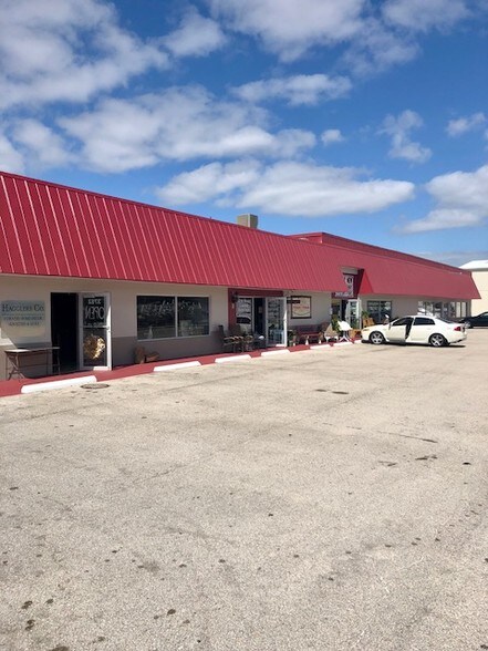 3700-3758 SE Dixie Hwy, Stuart, FL à louer - Photo de l’immeuble – Image 2 sur 35