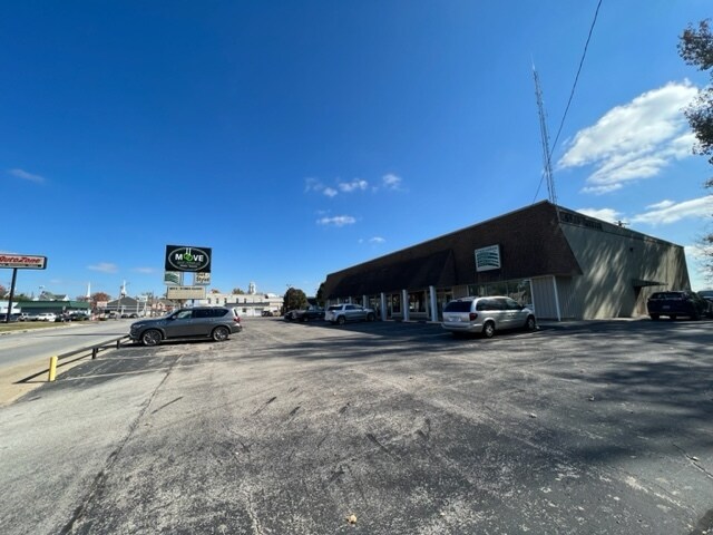 300 W 4th St, Mount Vernon, IN à louer - Photo de l’immeuble – Image 2 sur 10