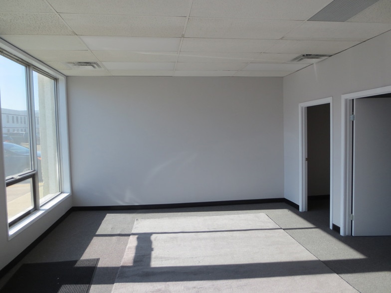 9804-9840 47th Ave NW, Edmonton, AB à louer - Photo intérieure – Image 3 sur 4