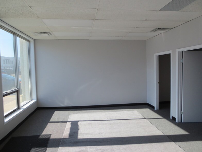 9804-9840 47th Ave NW, Edmonton, AB à louer - Photo intérieure – Image 3 sur 4