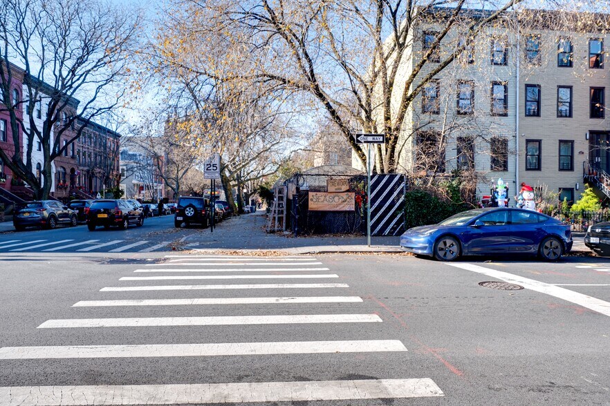 358 Stuyvesant Ave, Brooklyn, NY à vendre - Photo principale – Image 1 sur 4
