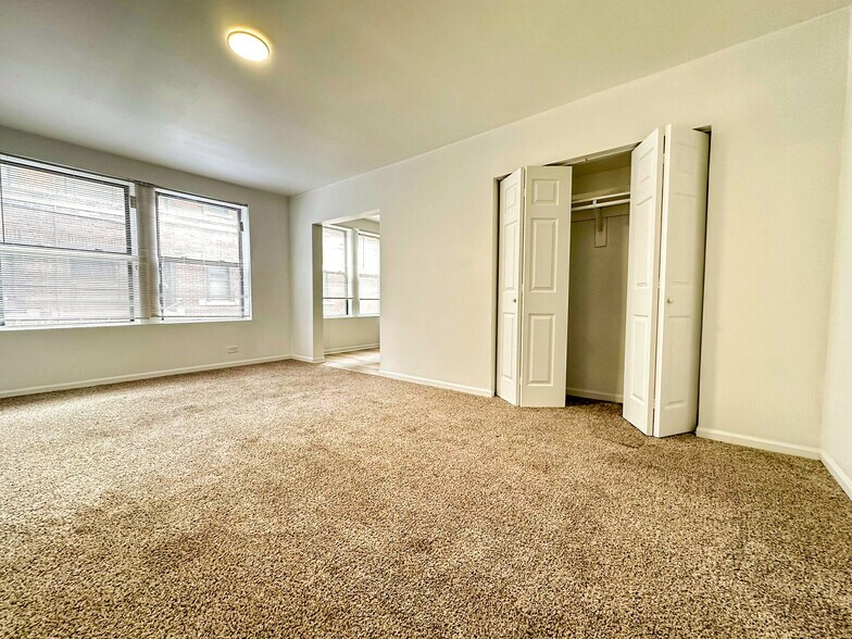 808 W 76th St, Chicago, IL à vendre - Photo de l’immeuble – Image 2 sur 5