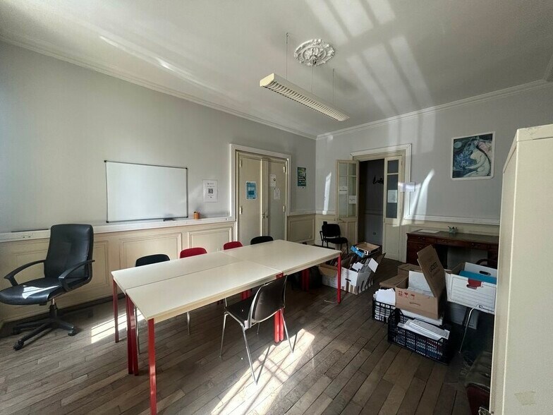 Bureau dans Orange à louer - Photo de l’immeuble – Image 3 sur 12