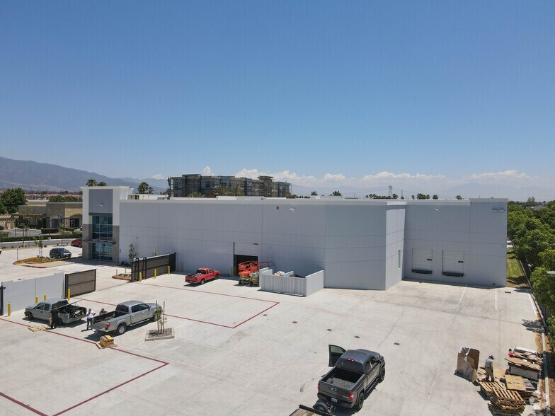 Foothill Blvd & Mayten Ave, Rancho Cucamonga, CA à vendre - Photo de l’immeuble – Image 3 sur 11