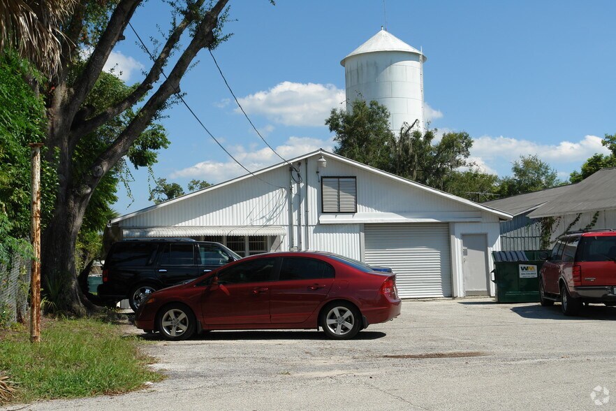 323 N Delaware Ave, Deland, FL à louer - Photo de l’immeuble – Image 2 sur 15
