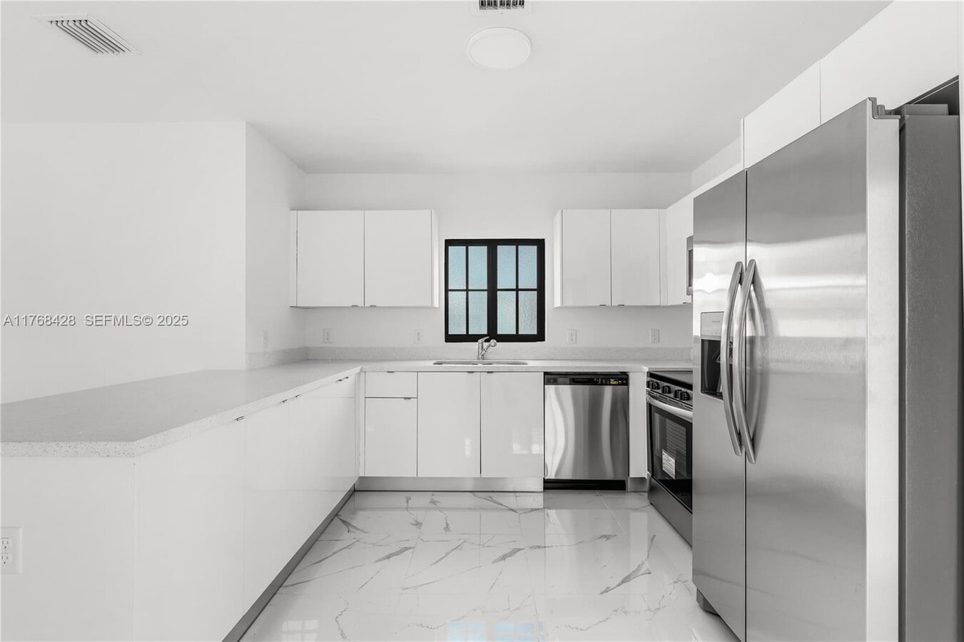 634 NW 7th St, Florida City, FL 33034 - Lot 1-2 -  - Photo intérieure - Image 2 of 4
