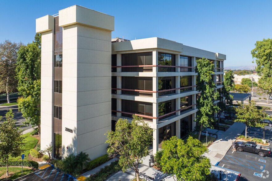 23929 Valencia Blvd, Valencia, CA à louer - Photo de l’immeuble – Image 2 sur 13