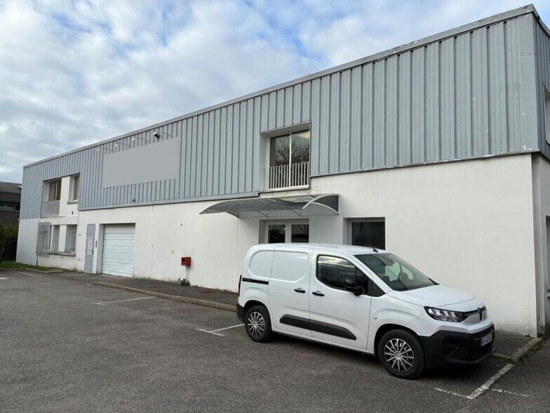 423 Rue Audemars, Buc à louer - Photo de l’immeuble – Image 1 sur 3