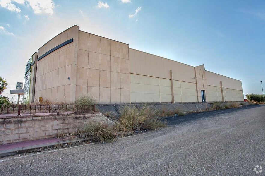 Industriel/Logistique dans Guadamur, Toledo à vendre - Photo de l’immeuble – Image 3 sur 21