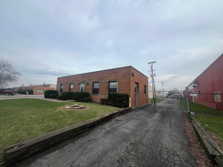 1230 S Expressway Dr, Toledo, OH à louer - Photo de l’immeuble – Image 3 sur 16