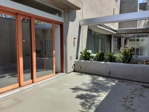 8273-8277 Beverly Blvd, Los Angeles, CA à louer Photo intérieure– Image 1 sur 6