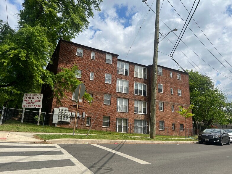 801 49th St NE, Washington, DC à vendre - Photo de l’immeuble – Image 2 sur 13
