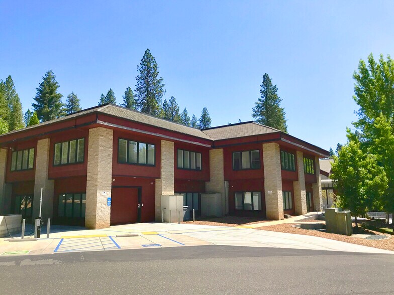 138 New Mohawk Rd, Nevada City, CA à louer - Photo de l’immeuble – Image 1 sur 1