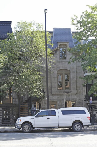 4447 Rue Saint-Denis, Montréal, QC à louer - Photo de l’immeuble – Image 2 sur 4