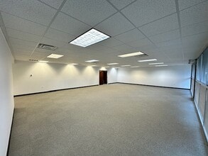 7817 National Service Rd, Greensboro, NC à louer Photo intérieure– Image 2 sur 5