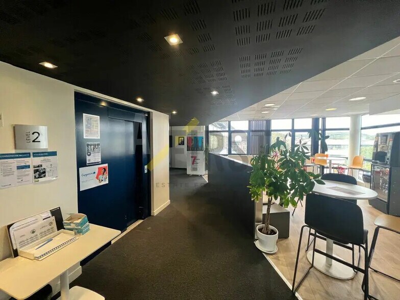 Bureau dans BIOT à louer - Photo de l’immeuble – Image 3 sur 8