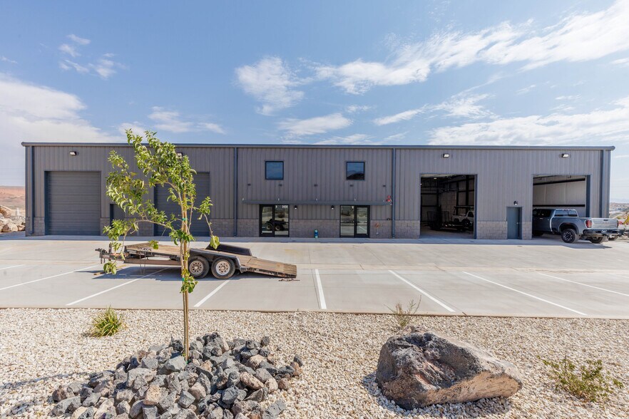 3430 E Plant Dr, Washington, UT à louer - Photo de l’immeuble – Image 2 sur 12