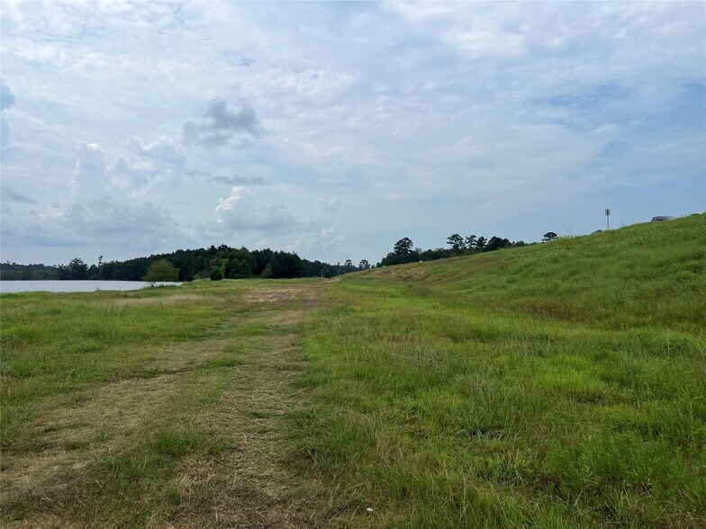 508 CR 318 rd, Cleveland, TX à vendre - Photo de l’immeuble – Image 2 sur 15