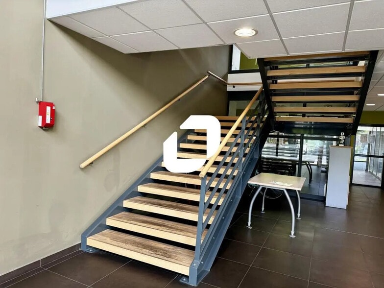 Bureau dans Grenoble à louer - Photo de l’immeuble – Image 3 sur 13