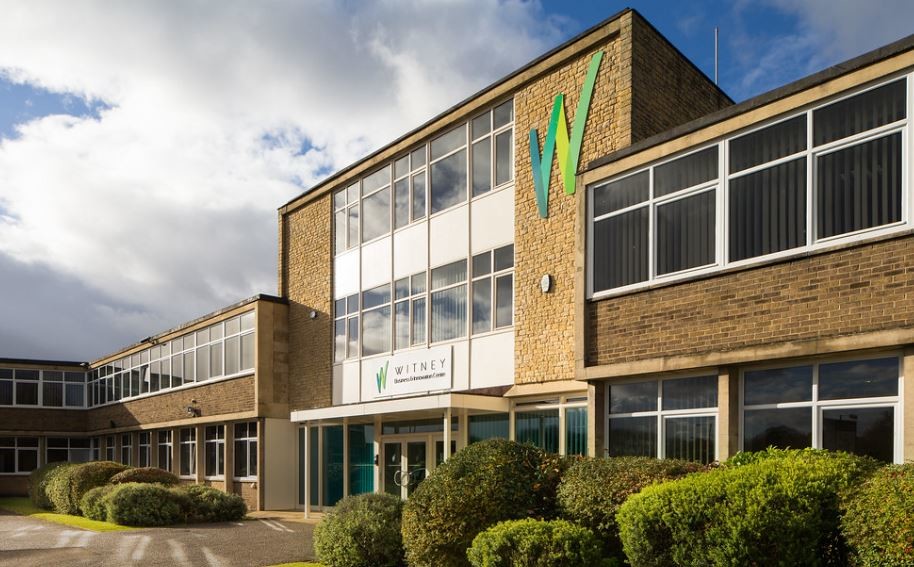 Windrush Park Rd, Witney à louer - Photo principale – Image 1 sur 12