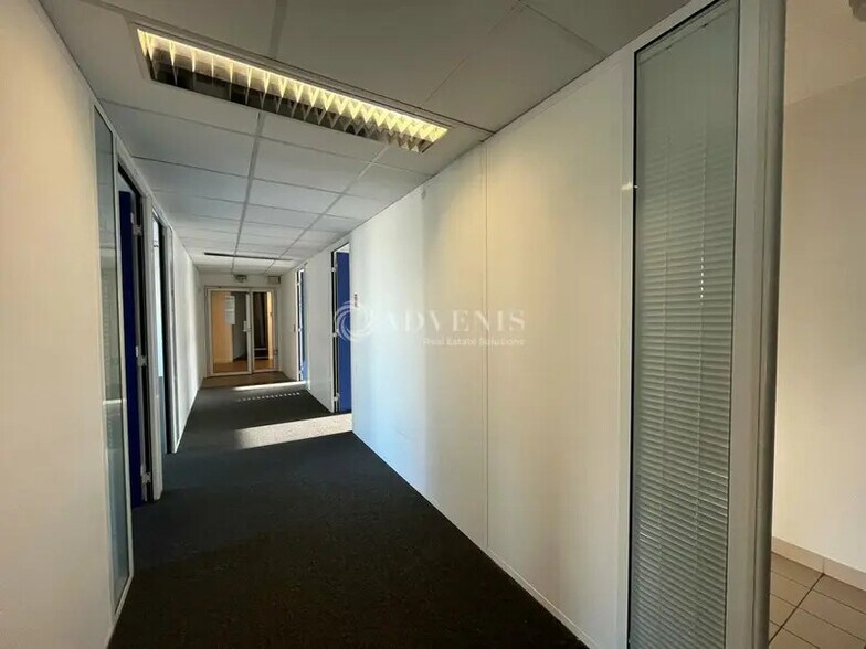 Bureau dans Montigny-le-Bretonneux à louer - Photo intérieure – Image 3 sur 9