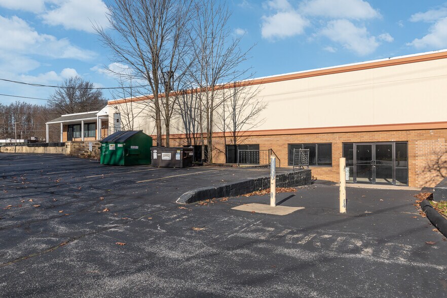 26000 Chardon Rd, Richmond Heights, OH à louer - Photo de l’immeuble – Image 2 sur 7
