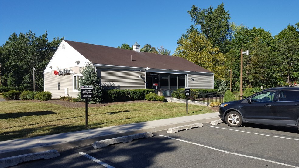 230 N Middletown Rd, Pearl River, NY à louer - Photo principale – Image 1 sur 1