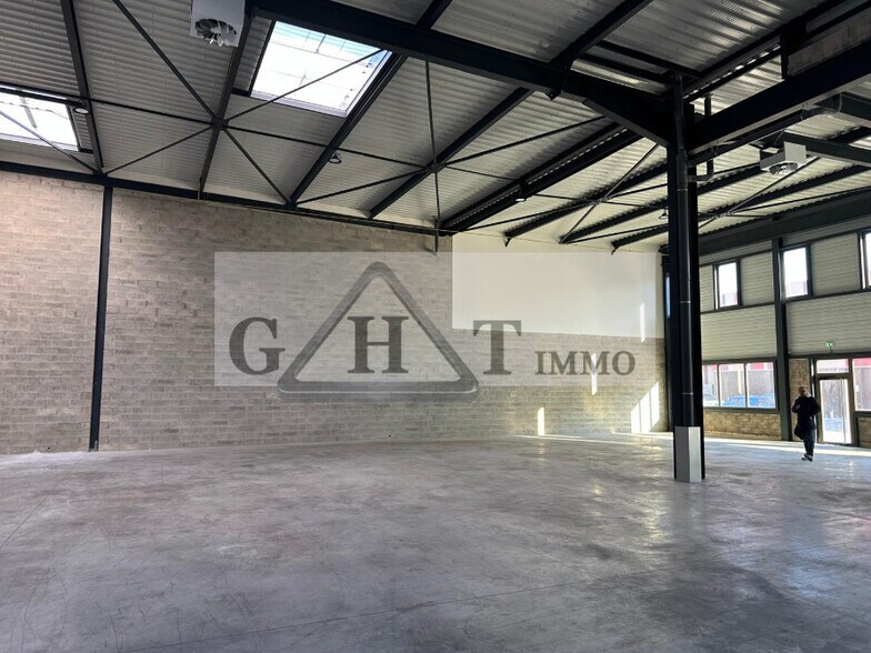 Industriel/Logistique dans Gennevilliers à louer - Photo de l’immeuble – Image 1 sur 7