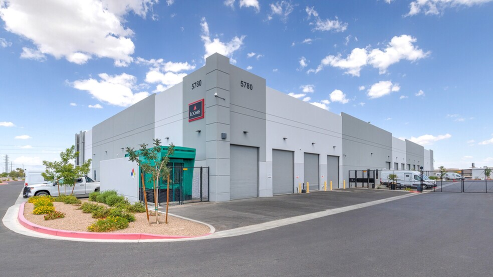 5780 Edmond St, Las Vegas, NV à vendre - Photo de l’immeuble – Image 2 sur 9