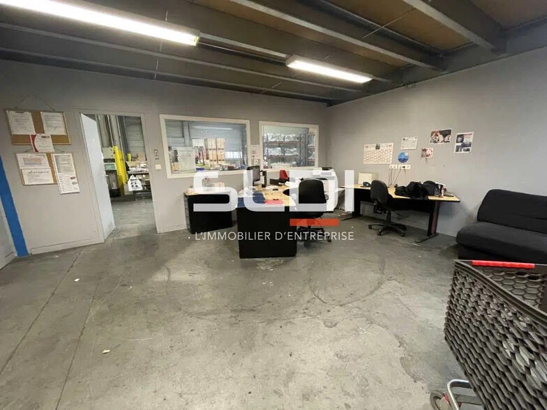 Bureau dans Genas à louer - Photo de l’immeuble – Image 1 sur 9