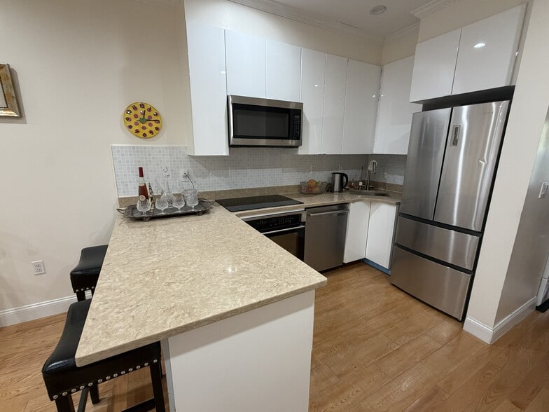 973 2nd Ave, New York, NY à vendre - Photo intérieure – Image 3 sur 7