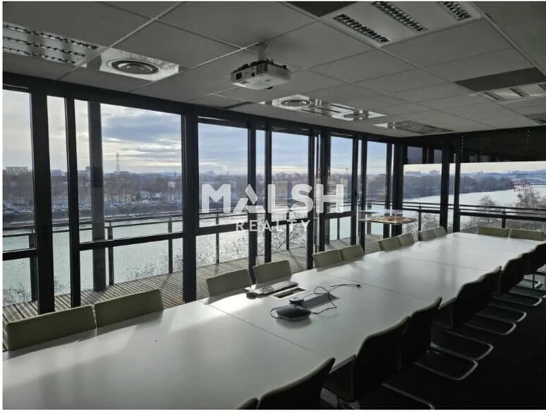 Bureau dans Lyon à vendre - Photo de l’immeuble – Image 3 sur 42