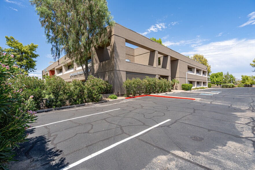 13951 N Scottsdale Rd, Scottsdale, AZ à louer - Photo de l’immeuble – Image 2 sur 32