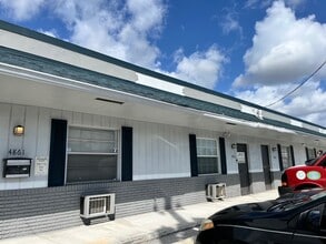 4861-4875 NE 12th Ave, Fort Lauderdale, FL à louer Photo de l’immeuble– Image 1 sur 2