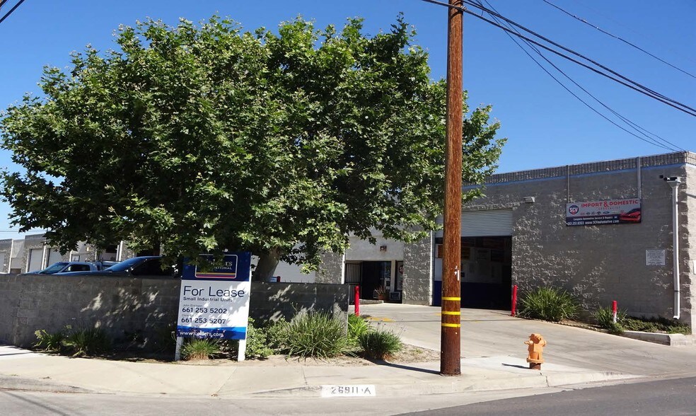 26911 Ruether Ave, Santa Clarita, CA à louer - Photo de l’immeuble – Image 1 sur 4