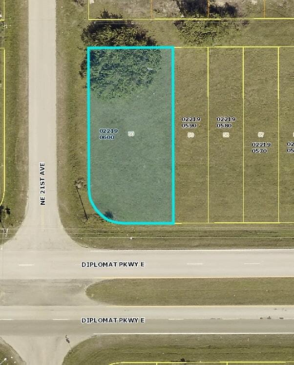 2101 Diplomat Pkwy E, Cape Coral, FL à vendre Photo principale– Image 1 sur 2