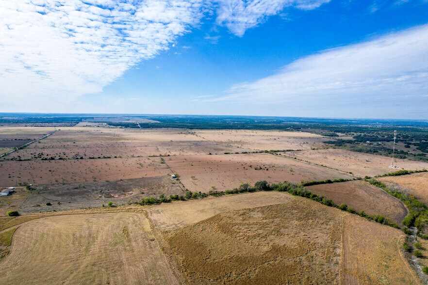 N Hwy 183, Briggs, TX à vendre - Photo de l’immeuble – Image 2 sur 7