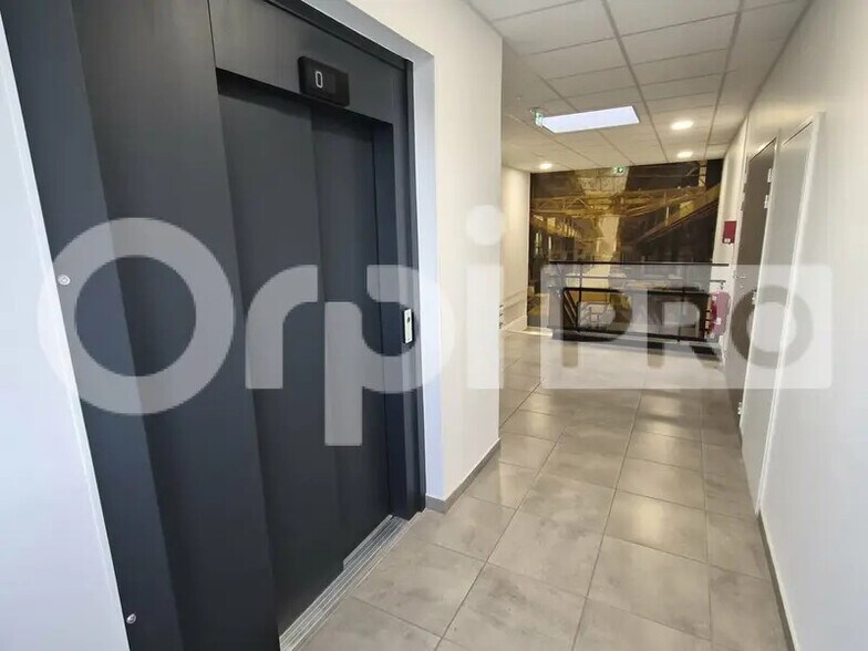 Bureau dans Reims à louer - Hall d’entrée – Image 2 sur 5