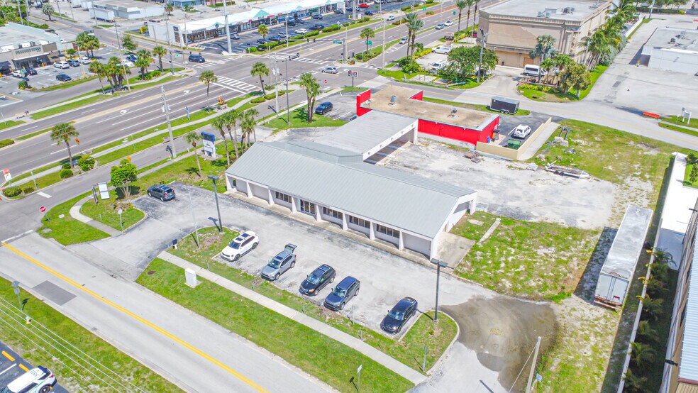 320 W Cocoa Beach Cswy, Cocoa Beach, FL à vendre - Photo de l’immeuble – Image 2 sur 27