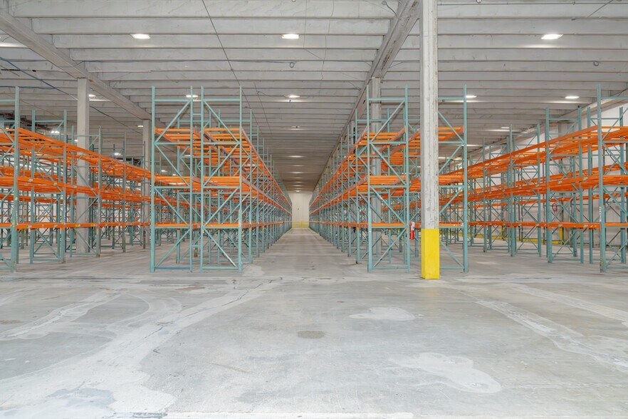 18770 NE 6th Ave, Miami, FL à louer - Photo de l’immeuble – Image 2 sur 26